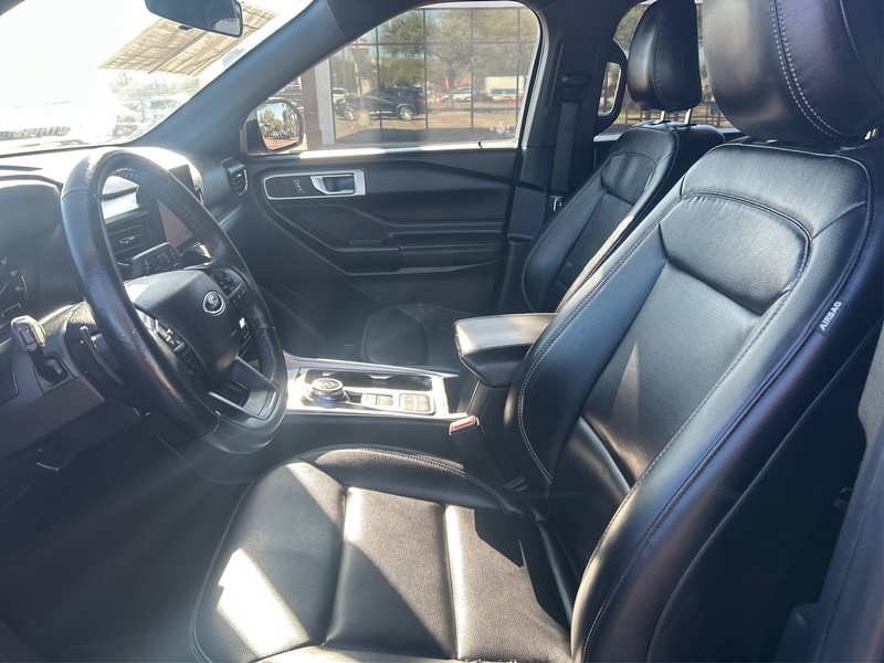 Ford Explorer Vehicle Full-screen Gallery Image 9