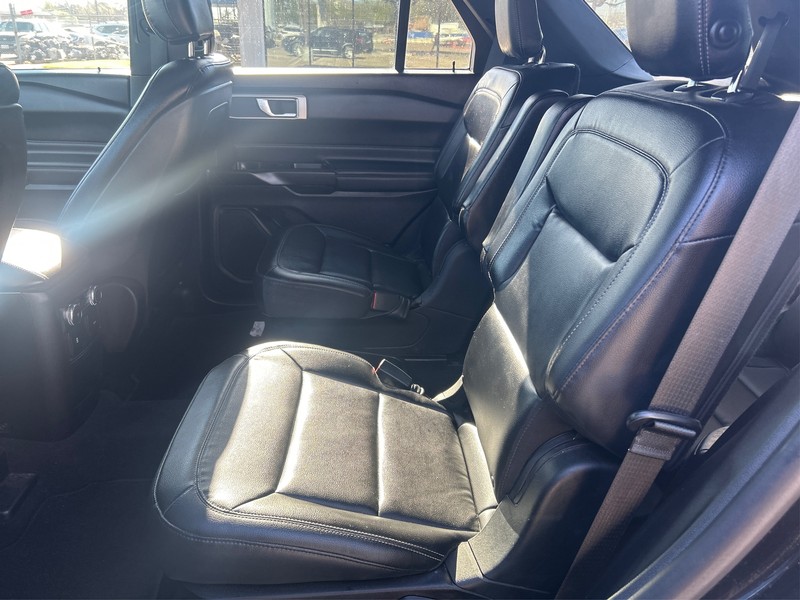 Ford Explorer Vehicle Full-screen Gallery Image 10