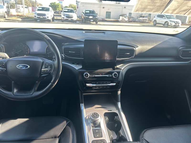 Ford Explorer Vehicle Full-screen Gallery Image 12