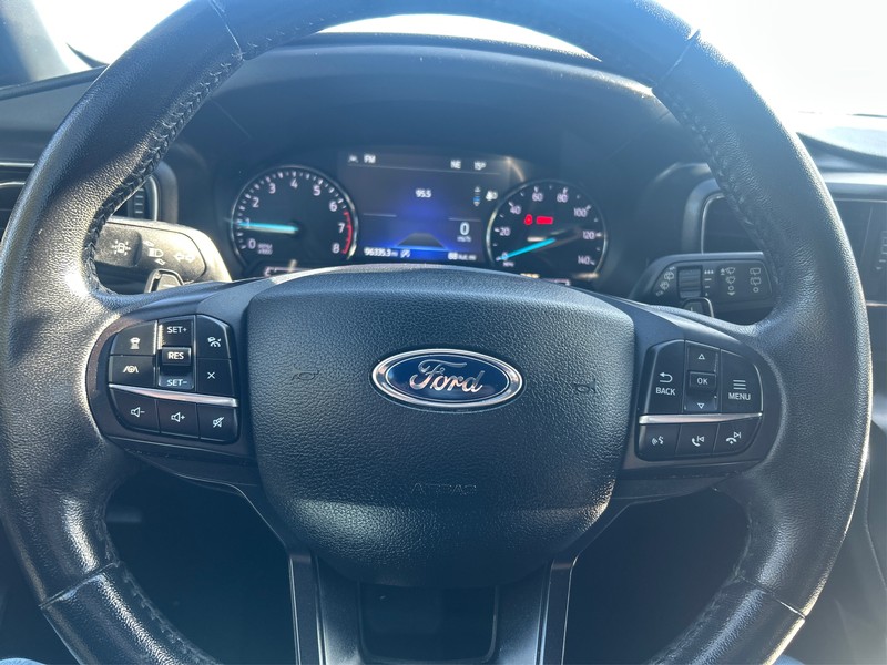 Ford Explorer Vehicle Full-screen Gallery Image 14