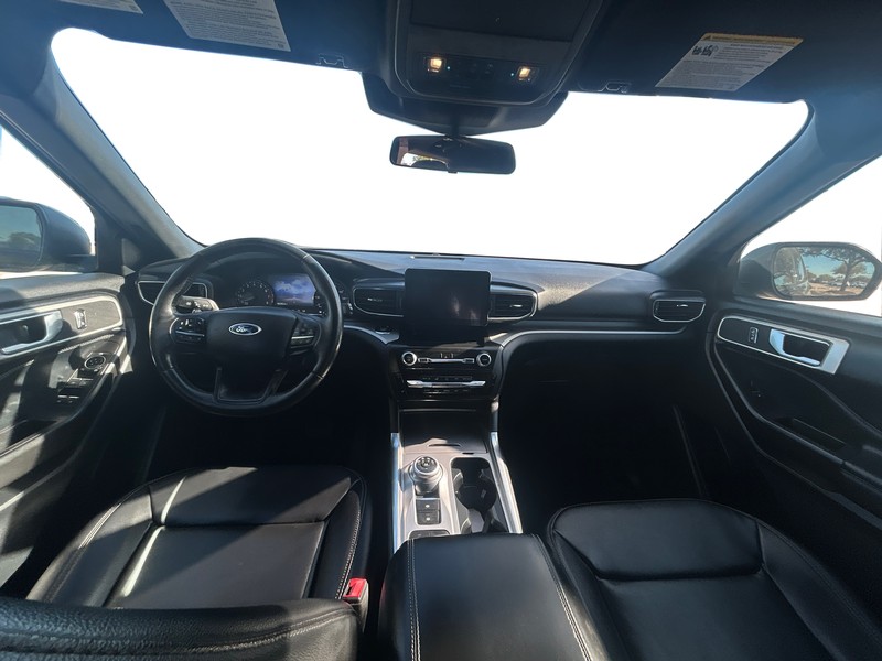 Ford Explorer Vehicle Full-screen Gallery Image 15