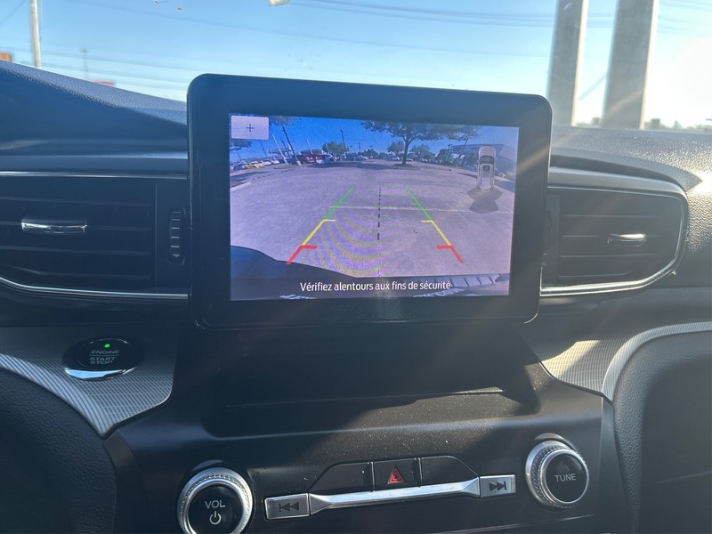 Ford Explorer Vehicle Full-screen Gallery Image 17