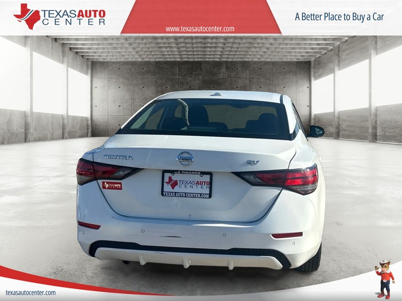 Nissan Sentra Vehicle Full-screen Gallery Image 6