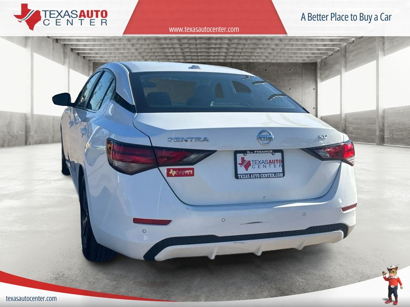 Nissan Sentra Vehicle Full-screen Gallery Image 8