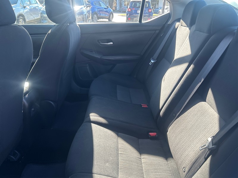 Nissan Sentra Vehicle Full-screen Gallery Image 10