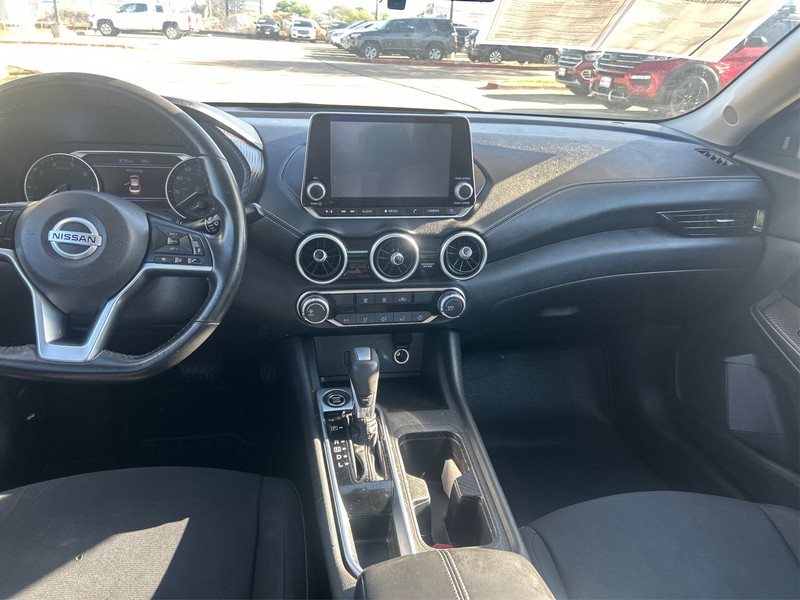 Nissan Sentra Vehicle Full-screen Gallery Image 12