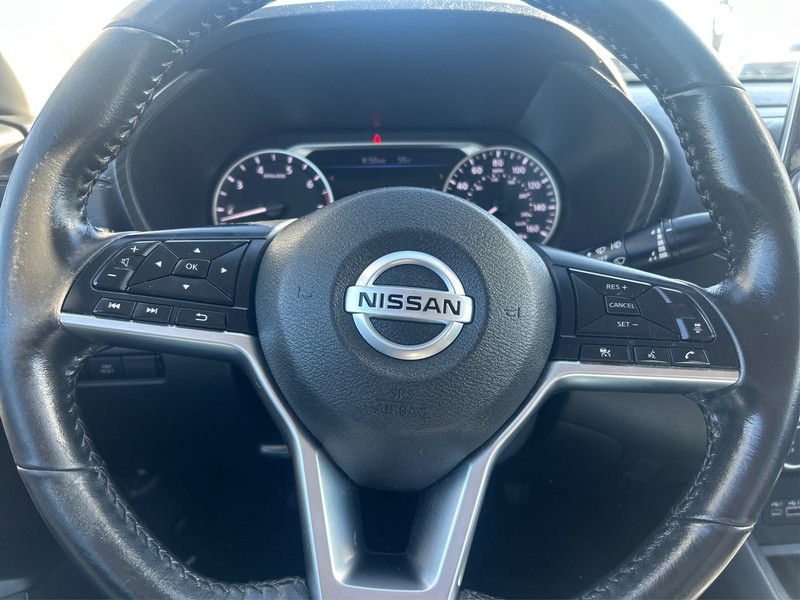 Nissan Sentra Vehicle Full-screen Gallery Image 14