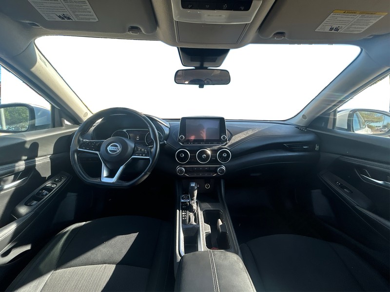 Nissan Sentra Vehicle Full-screen Gallery Image 16