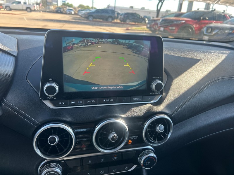 Nissan Sentra Vehicle Full-screen Gallery Image 17