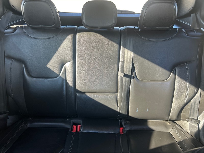 Jeep Renegade Vehicle Full-screen Gallery Image 13