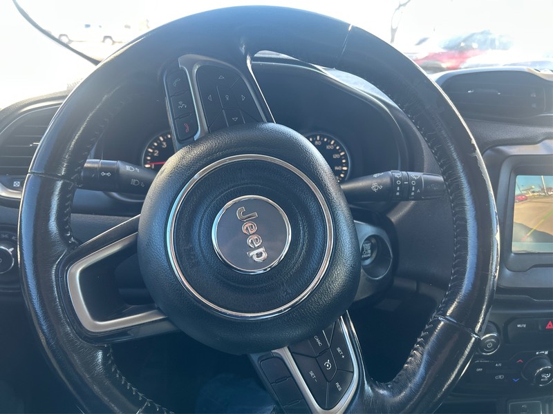 Jeep Renegade Vehicle Full-screen Gallery Image 14