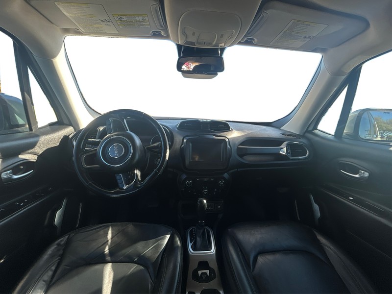 Jeep Renegade Vehicle Full-screen Gallery Image 16