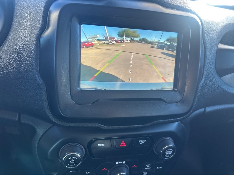 Jeep Renegade Vehicle Full-screen Gallery Image 17