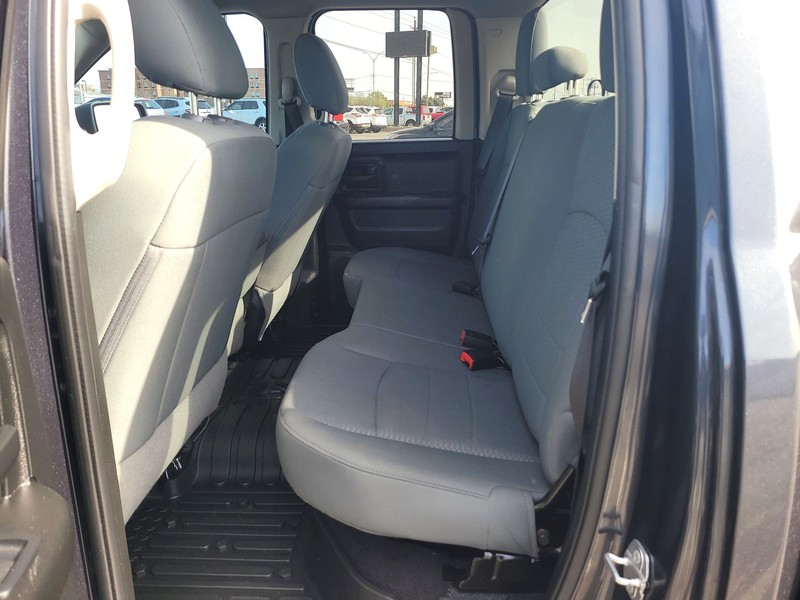 Ram 1500 Classic Vehicle Full-screen Gallery Image 10