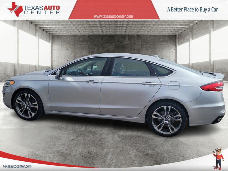 Ford Fusion Vehicle Full-screen Gallery Image 5