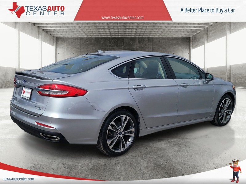 Ford Fusion Vehicle Full-screen Gallery Image 7