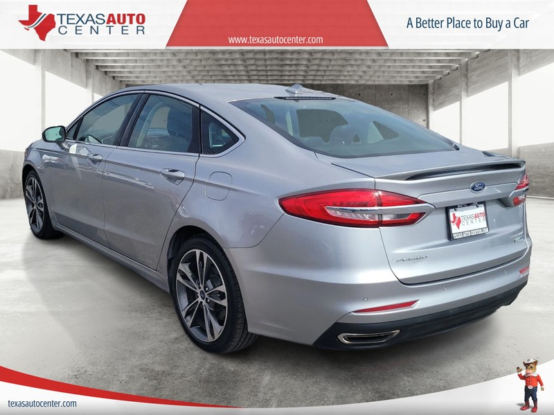 Ford Fusion Vehicle Full-screen Gallery Image 8