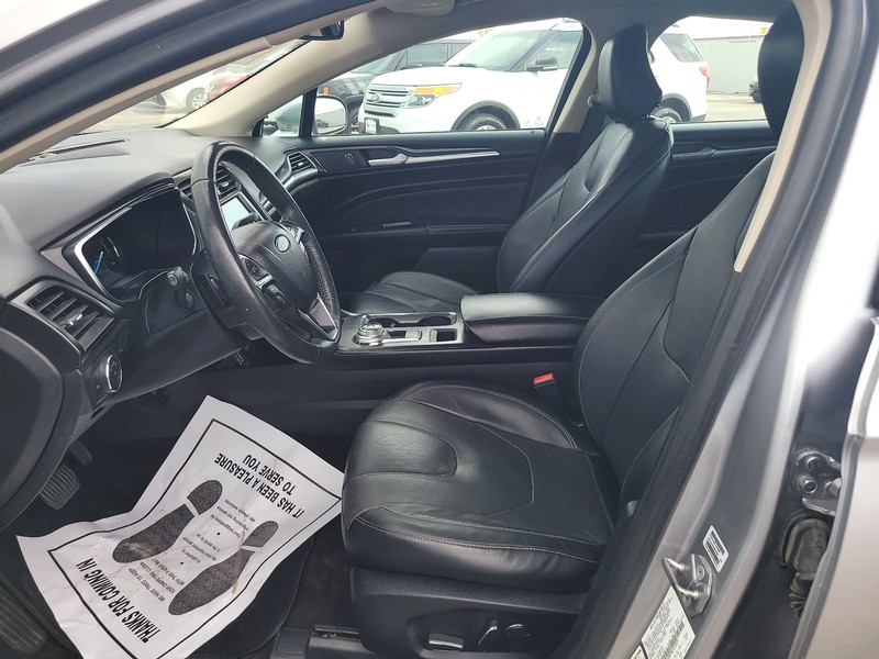 Ford Fusion Vehicle Full-screen Gallery Image 9