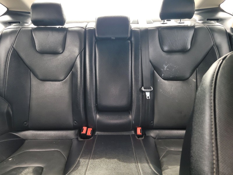 Ford Fusion Vehicle Full-screen Gallery Image 12