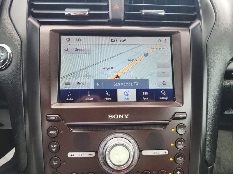 Ford Fusion Vehicle Full-screen Gallery Image 16