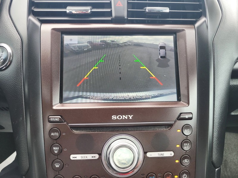 Ford Fusion Vehicle Full-screen Gallery Image 17