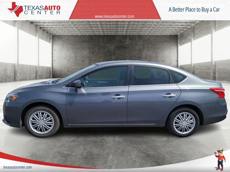 Nissan Sentra Vehicle Full-screen Gallery Image 05