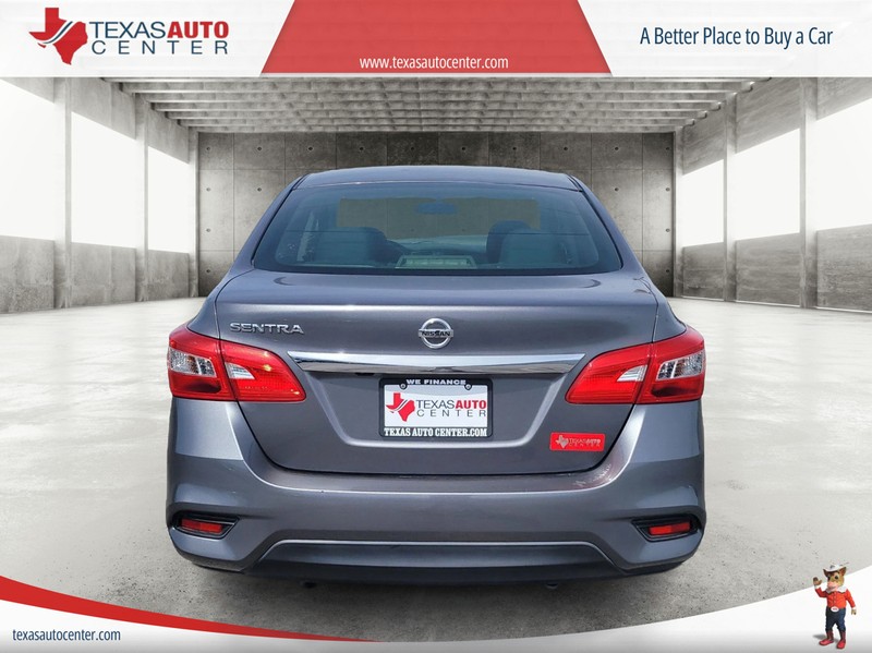 Nissan Sentra Vehicle Full-screen Gallery Image 06