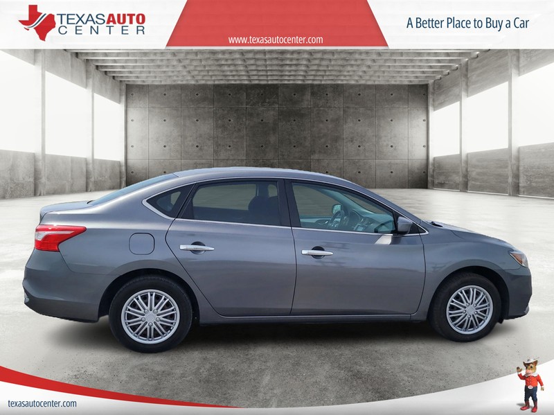 Nissan Sentra Vehicle Full-screen Gallery Image 07