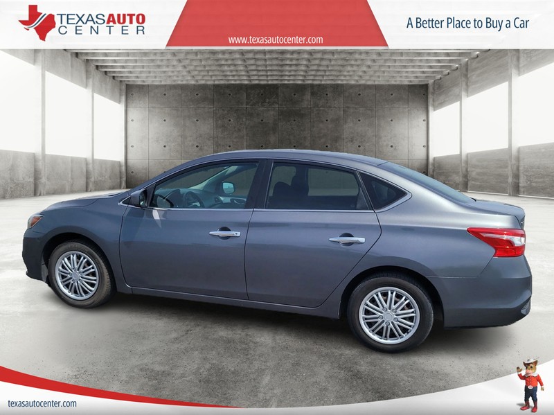 Nissan Sentra Vehicle Full-screen Gallery Image 08