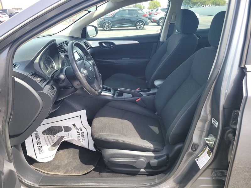 Nissan Sentra Vehicle Full-screen Gallery Image 09