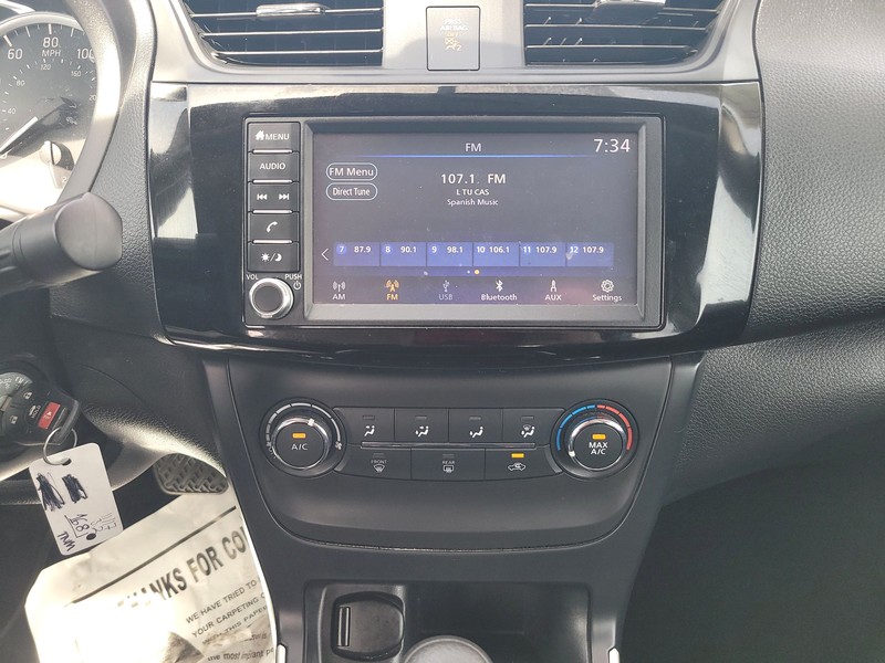 Nissan Sentra Vehicle Full-screen Gallery Image 11