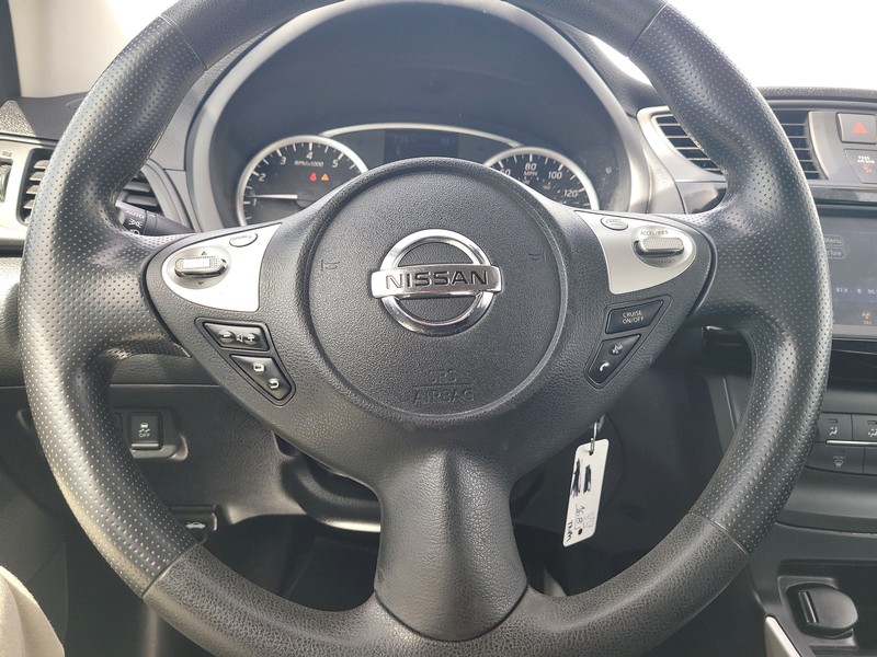 Nissan Sentra Vehicle Full-screen Gallery Image 13