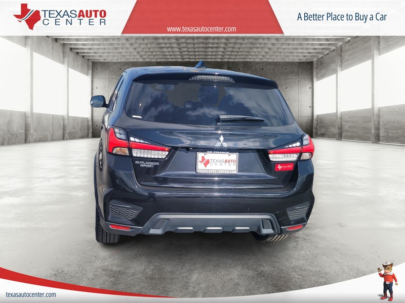 Mitsubishi Outlander Sport Vehicle Full-screen Gallery Image 03