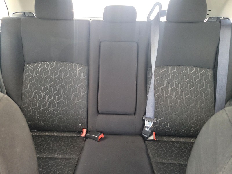 Mitsubishi Outlander Sport Vehicle Full-screen Gallery Image 11