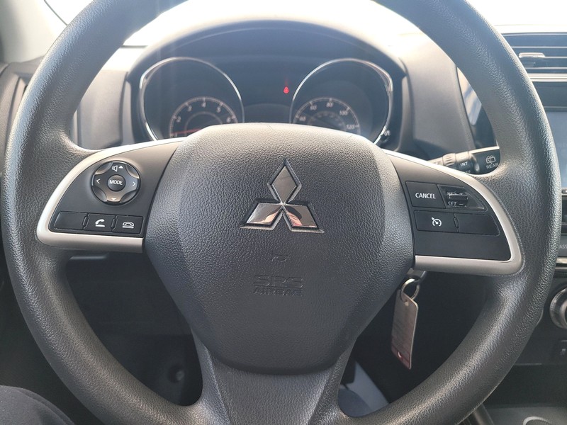 Mitsubishi Outlander Sport Vehicle Full-screen Gallery Image 12