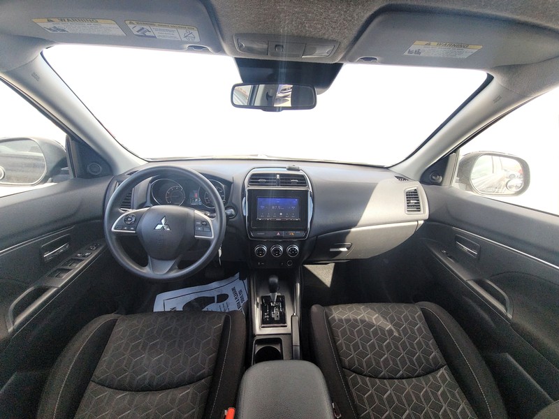 Mitsubishi Outlander Sport Vehicle Full-screen Gallery Image 13