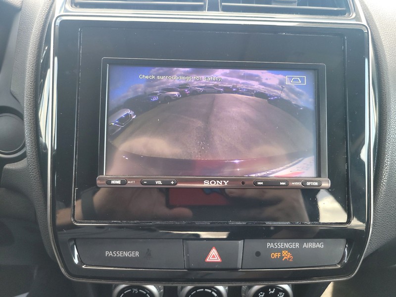 Mitsubishi Outlander Sport Vehicle Full-screen Gallery Image 15