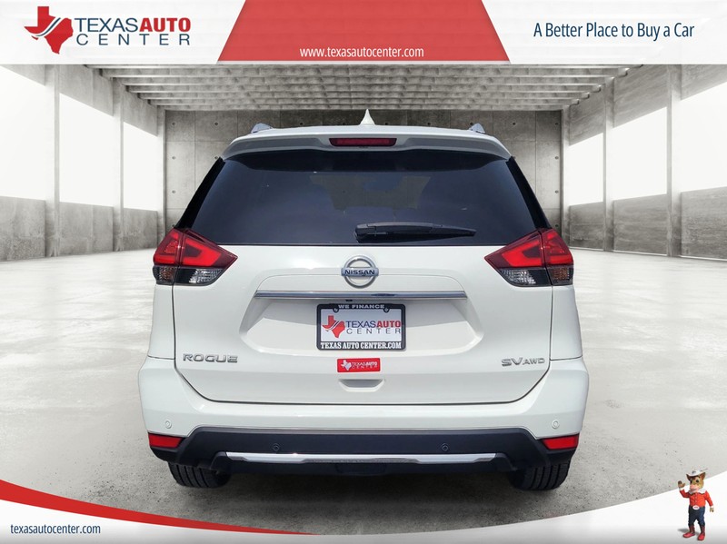 Nissan Rogue Vehicle Full-screen Gallery Image 06