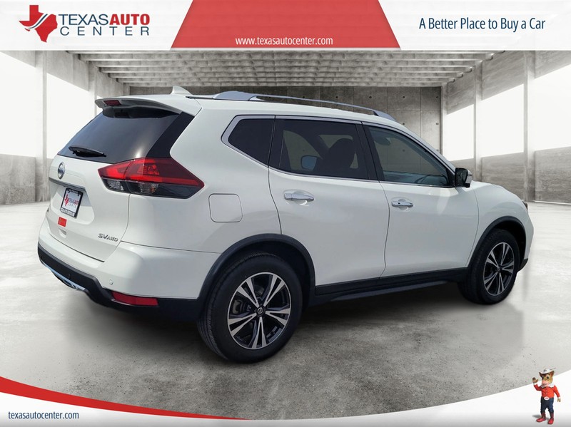 Nissan Rogue Vehicle Full-screen Gallery Image 07