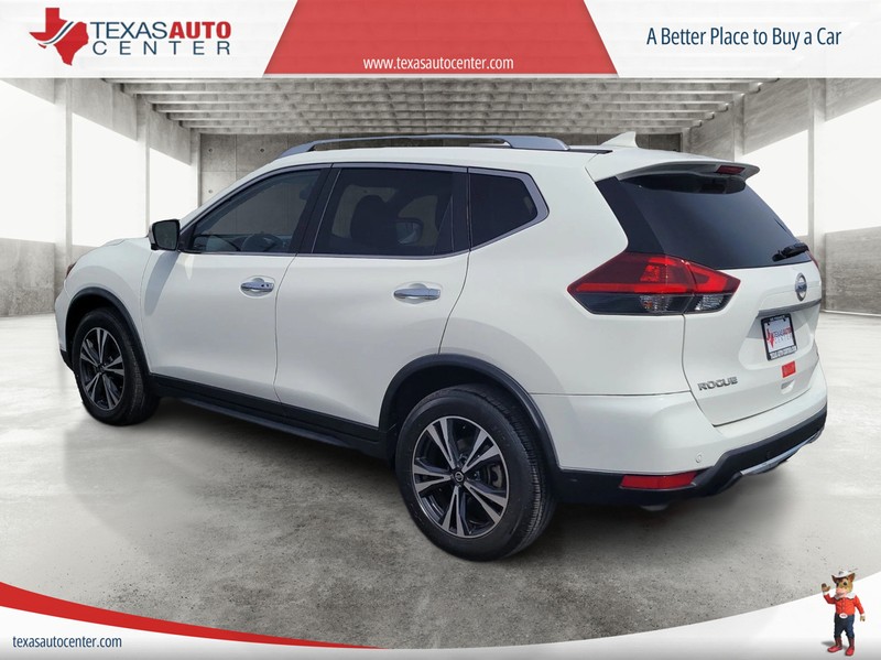 Nissan Rogue Vehicle Full-screen Gallery Image 08