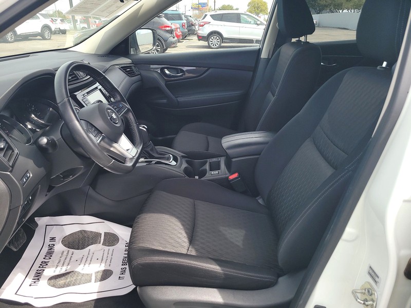 Nissan Rogue Vehicle Full-screen Gallery Image 09