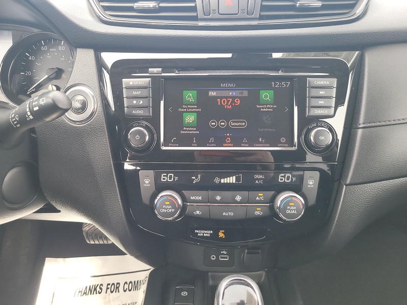 Nissan Rogue Vehicle Full-screen Gallery Image 12