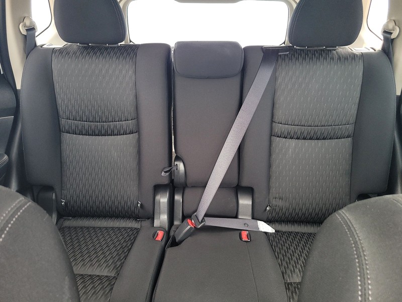 Nissan Rogue Vehicle Full-screen Gallery Image 13