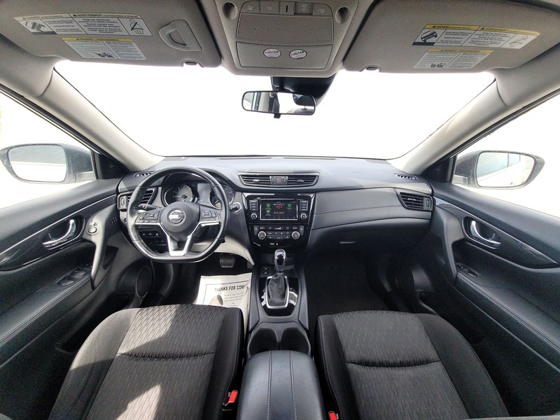 Nissan Rogue Vehicle Full-screen Gallery Image 15