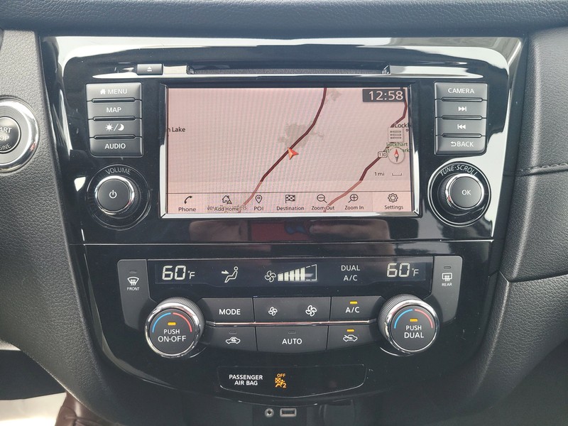 Nissan Rogue Vehicle Full-screen Gallery Image 17