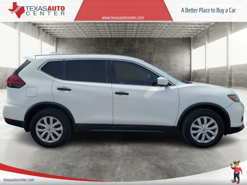 Nissan Rogue Vehicle Full-screen Gallery Image 04