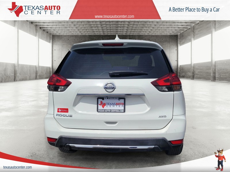 Nissan Rogue Vehicle Full-screen Gallery Image 06