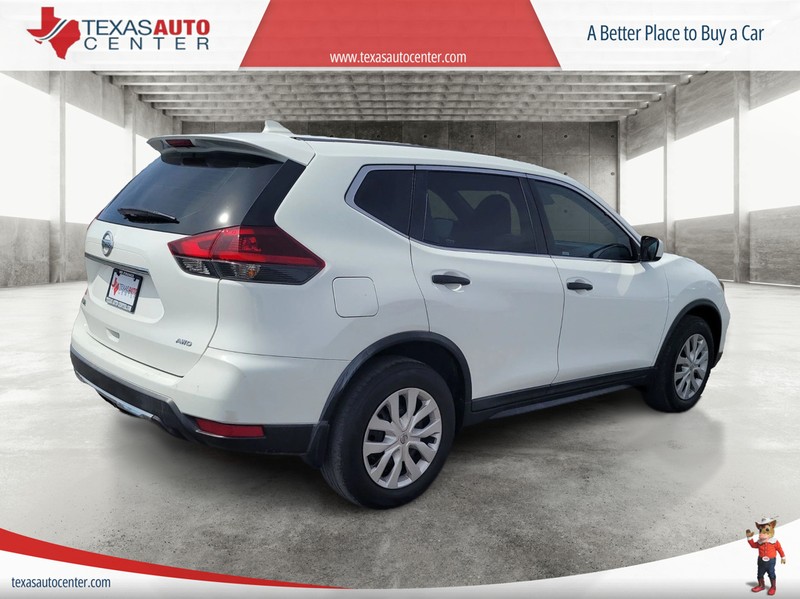 Nissan Rogue Vehicle Full-screen Gallery Image 07