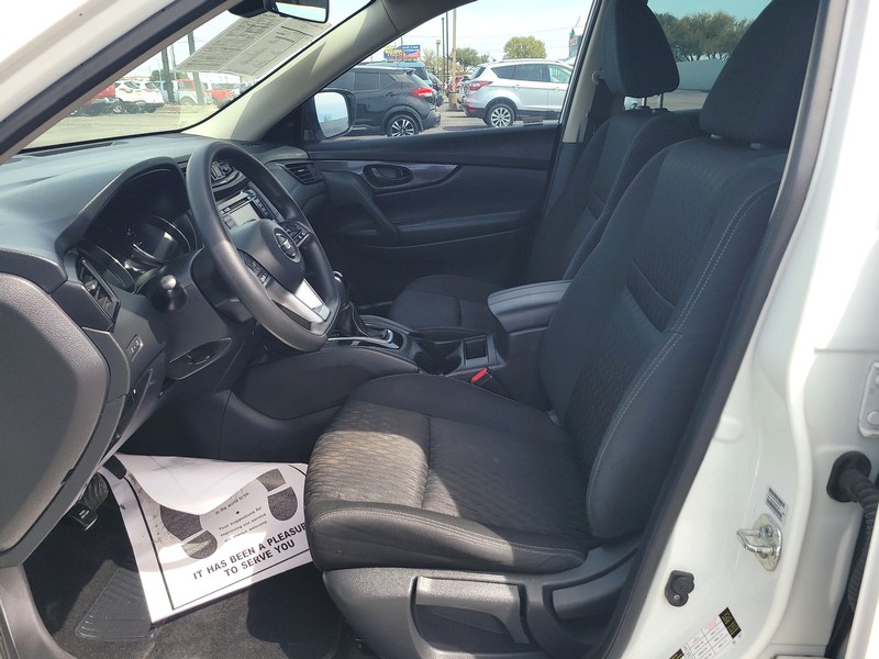 Nissan Rogue Vehicle Full-screen Gallery Image 09