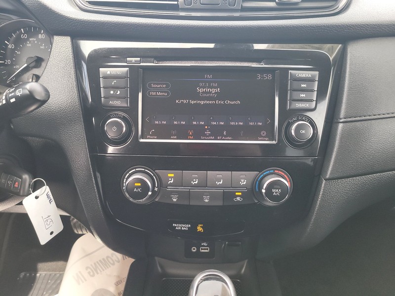 Nissan Rogue Vehicle Full-screen Gallery Image 12